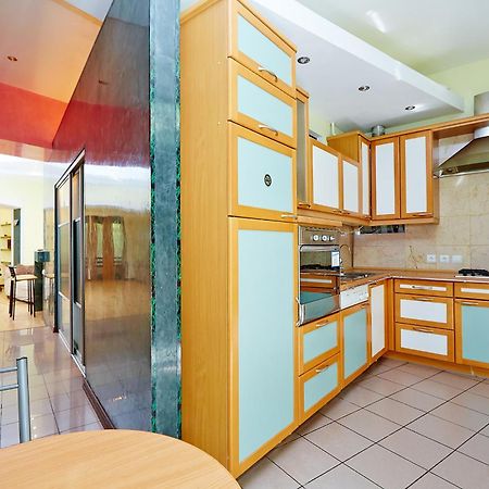 Apartment Deribasovskaya With Jacuzzi Odessa Dış mekan fotoğraf