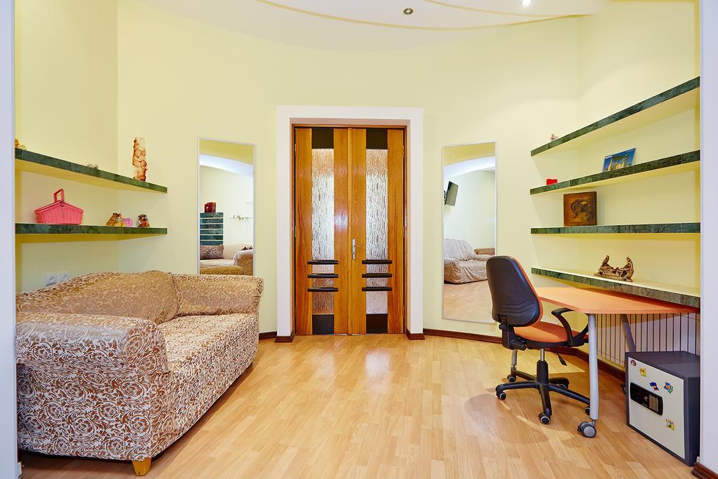 Apartment Deribasovskaya With Jacuzzi Odessa Dış mekan fotoğraf