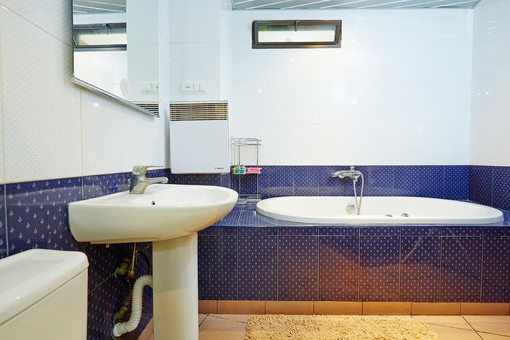 Apartment Deribasovskaya With Jacuzzi Odessa Dış mekan fotoğraf
